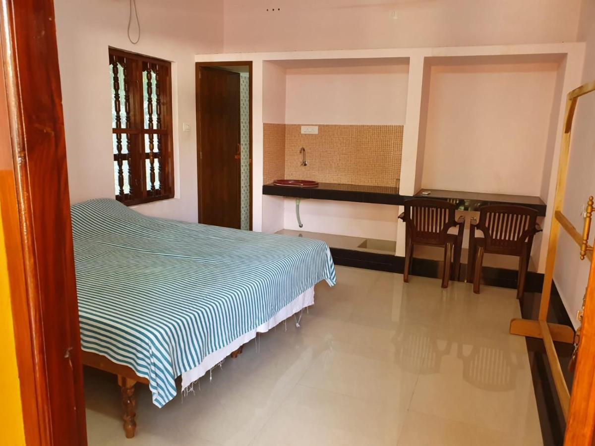 Apartamento Thriphala Ayurveda Yogashram Thiruvananthapuram Exterior foto