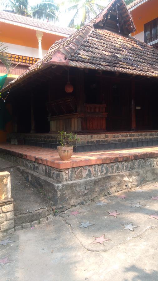 Apartamento Thriphala Ayurveda Yogashram Thiruvananthapuram Exterior foto